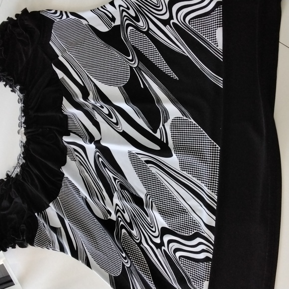 Ladies black and white top - Picture 4 of 5